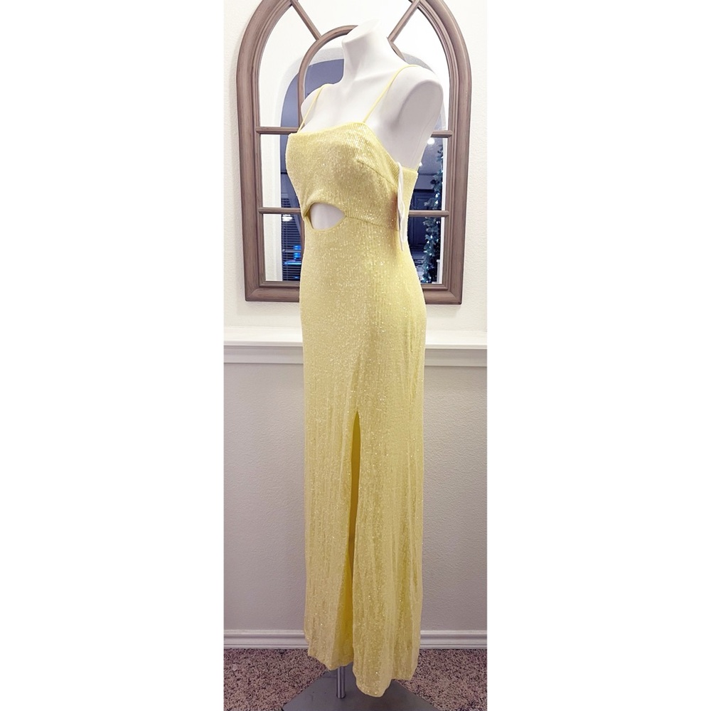 Aqua Cutout Waist Sequin Column Gown in Yellow, Size 8, NEW - Picture 4 of 9